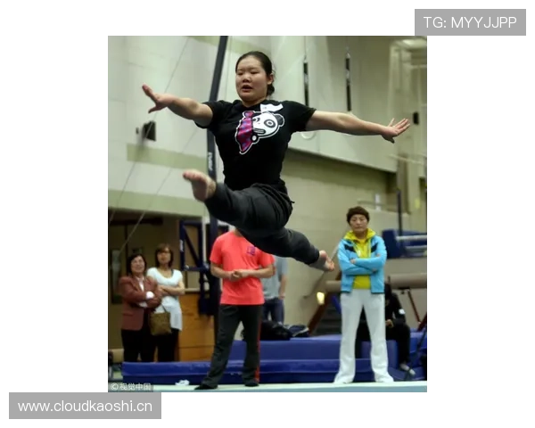 刘翔退役后住的那套房子，保洁阿姨说光拖鞋就摆了三排