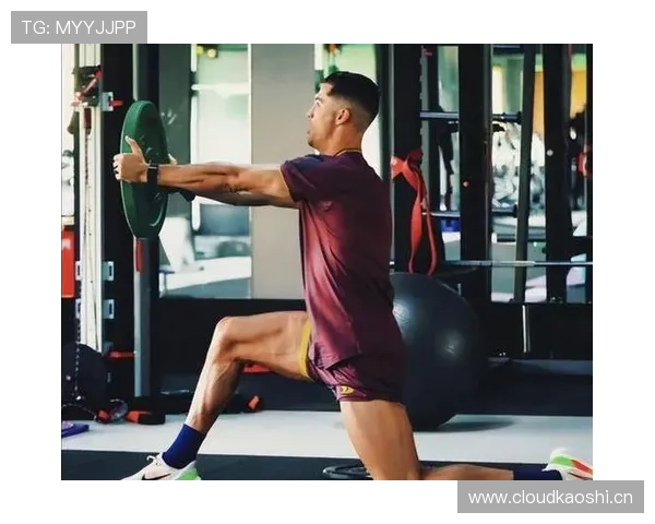 C罗家冰箱里塞满蛋白粉，邻居说半夜还能听见他做卷腹