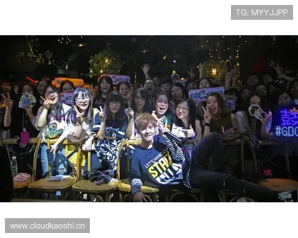 蒋圣龙场下逛街买东西，钱包鼓鼓的比你班主任家还壕？