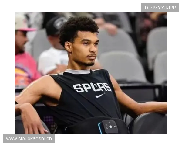 戴维斯内线统治力提升，防守覆盖改变湖人攻防结构