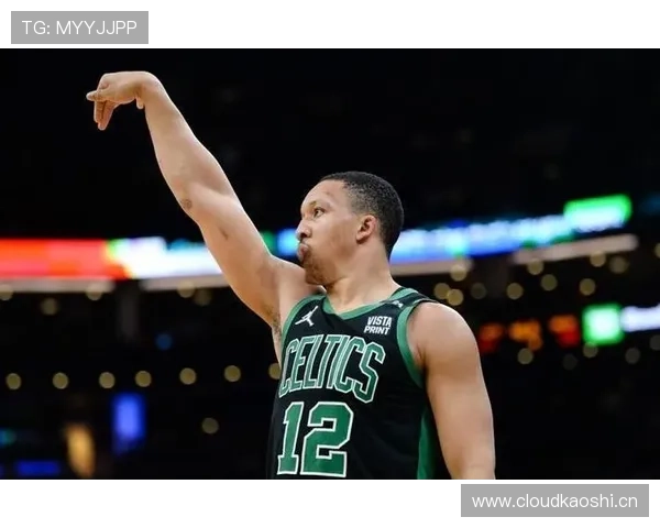 格兰特·威廉姆斯无球跑动拉开空间，3D属性提升绿军外线效率