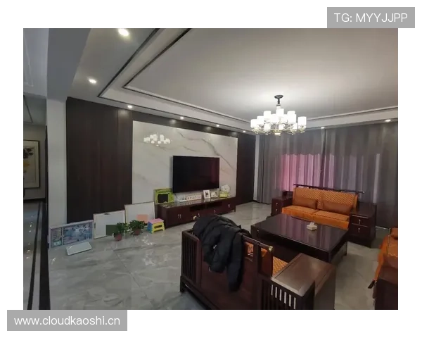 蒋圣龙家里车库比我家客厅还大